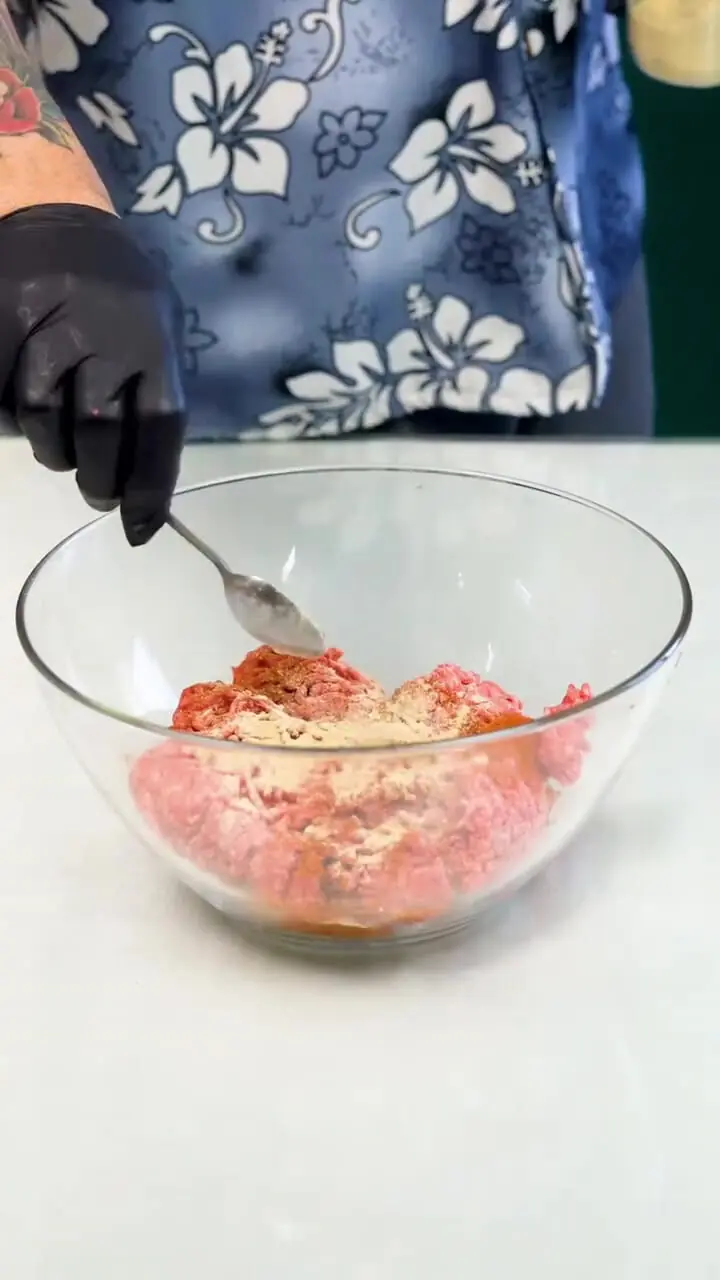 فیلم آموزش همبرگر نیمه آماده خونگی خوشمزه و سریع