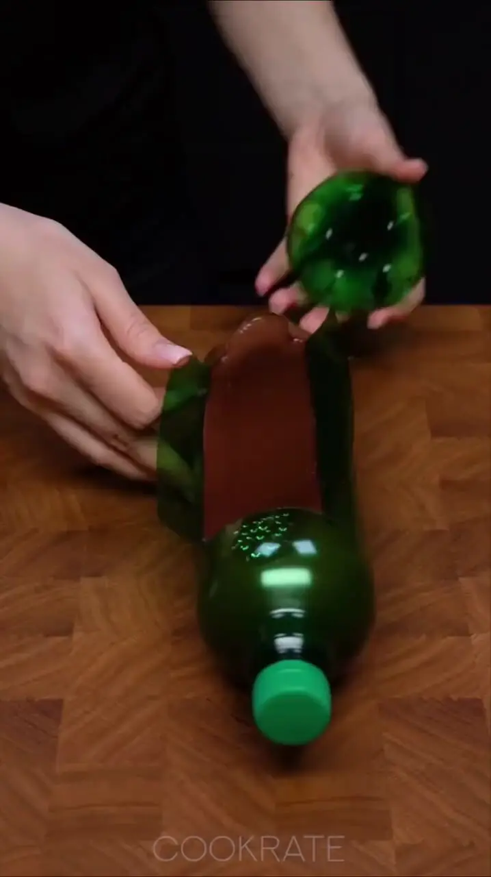 فیلم طرز تهیه دسر شکلاتی بی‌نظیر / بافت نرم و خوش طعم