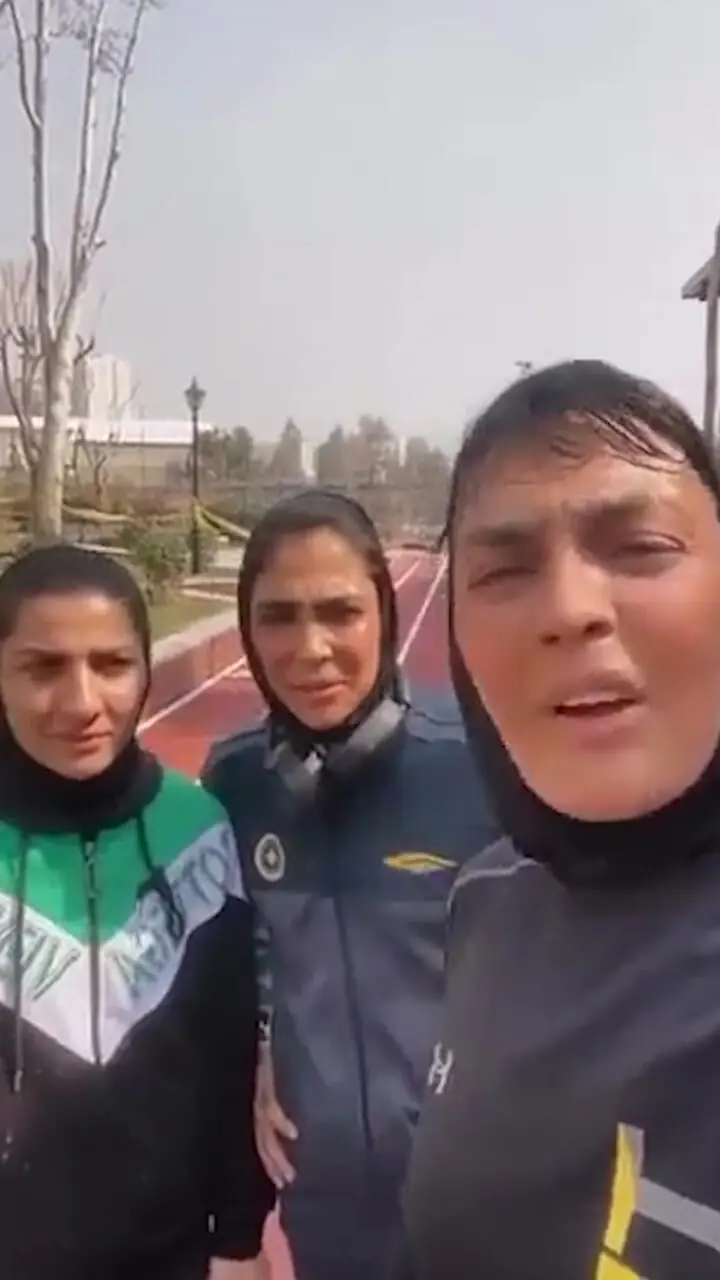 فیلم / درد و دل احساسی شهربانو منصوریان و خواهرش الهه: قبلا به ما سکه 80 میلیونی میدادن الان 7 میلیون پول میدن/ پول ما ورزشکارها خوردن نداره! ...