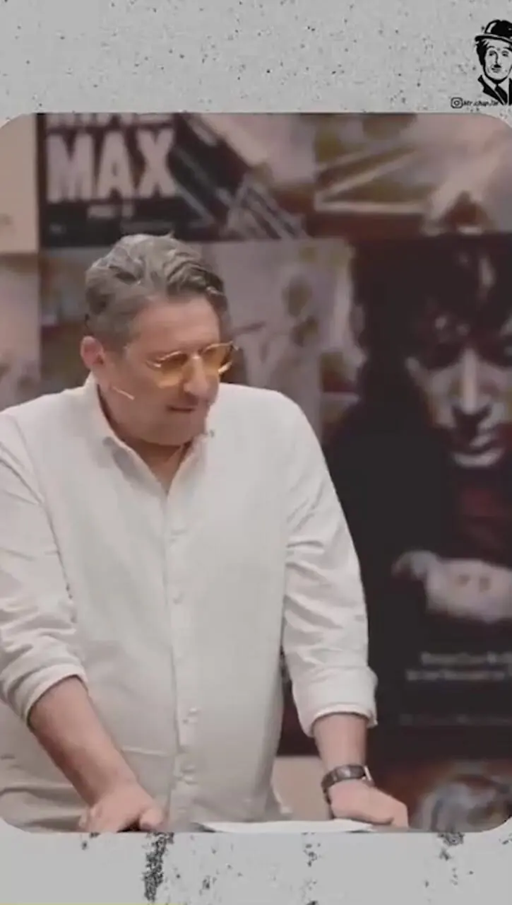 مسعود فراستی زیر بار حرف های رک شهاب عباسی لِه شد: درسته که مسعود 7 سال زندان بوده ولی مریضه! رنگ مورد علاقه اش قهوه ایه کل سینما رو هم قهوه ای کرده! فراستی فکرشم نمیکرد با خاک یکسان بشه