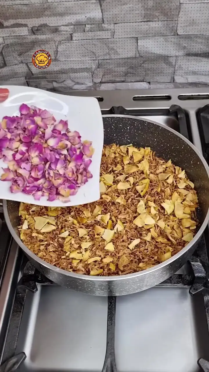 فیلم طرز تهیه چای میوه‌ای خانگی با سیب و بِه