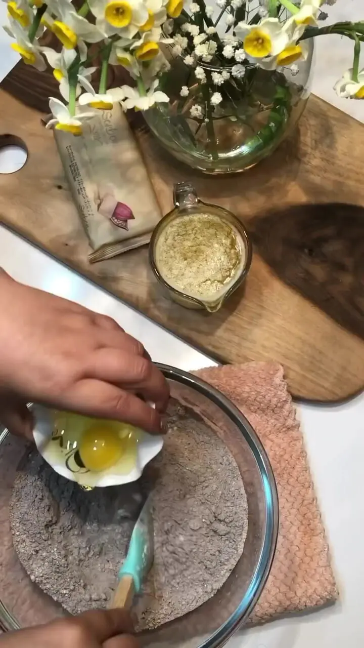 فیلم طرز تهیه کوکی شکلاتی ترک دار خانگی