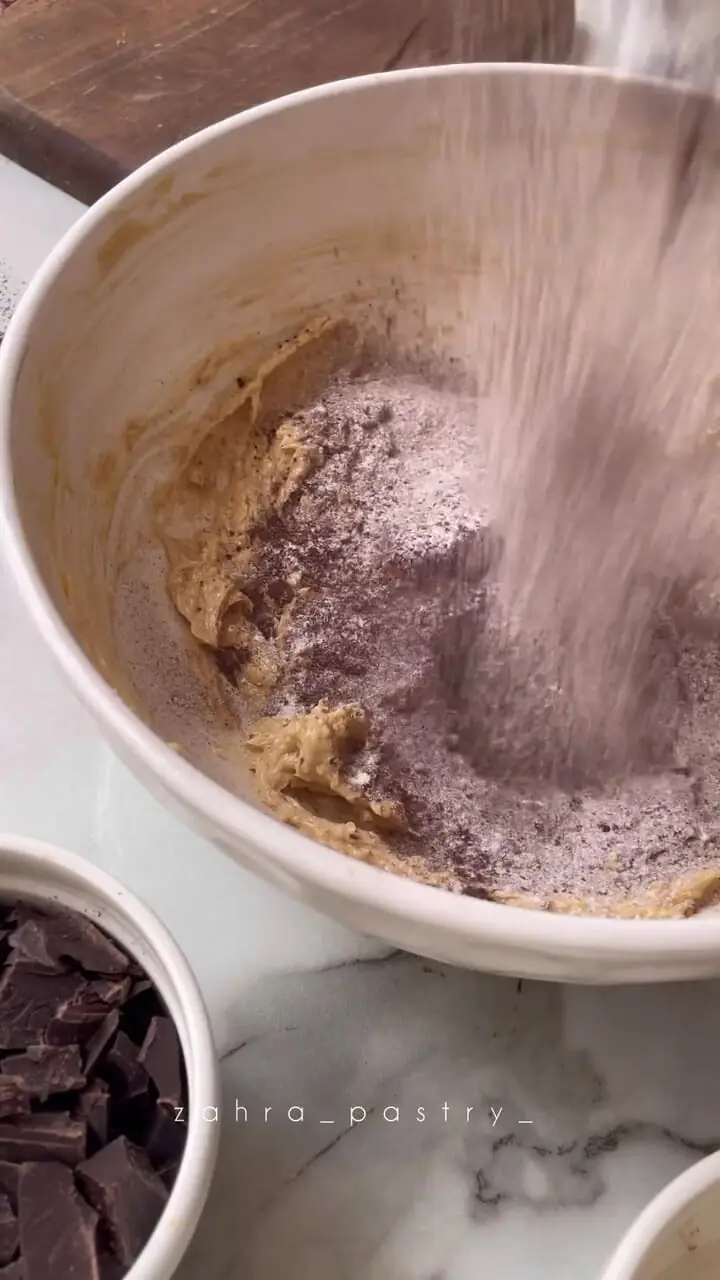 فیلم طرز تهیه کوکی شکلاتی کافی شاپی در خانگی