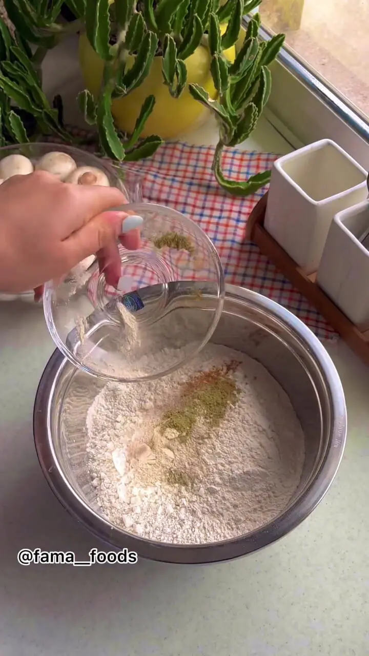 فیلم طرز تهیه قارچ سوخاری فست فودی در خانه