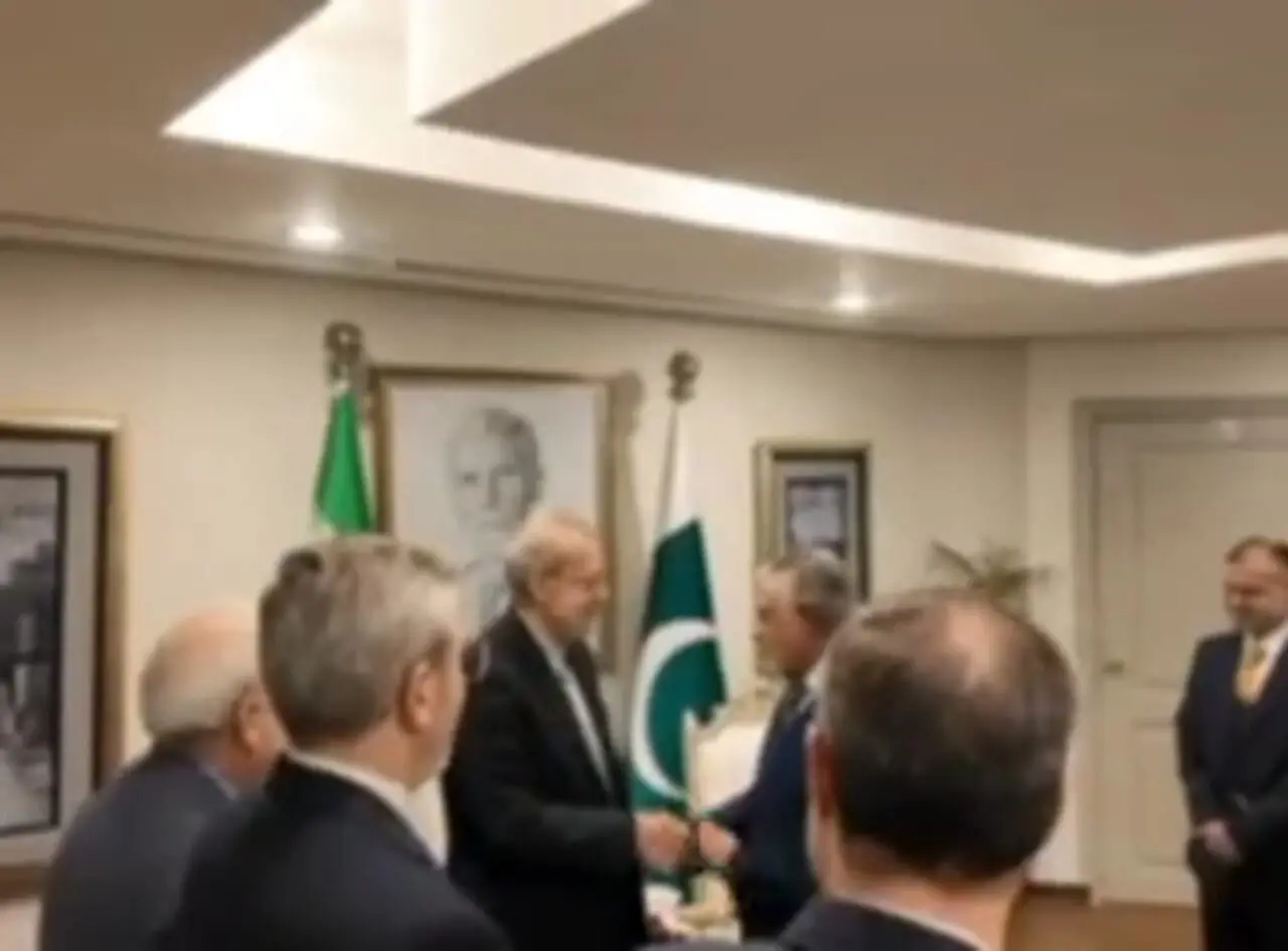 دیدار لاریجانی با وزیر خارجه پاکستان / ایران و پاکستان دو کشور مهم و تاثیرگذار در منطقه هستند