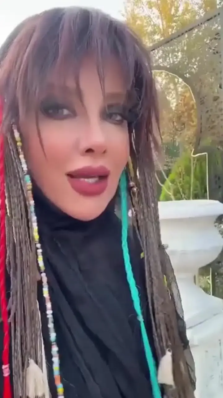  تغییر چهره شراره رخام با موهای اجغ و وجغ در جدیدترین فیلم /  در 54 سالگی انگار 26 سالش وسط خیابون های تهران 