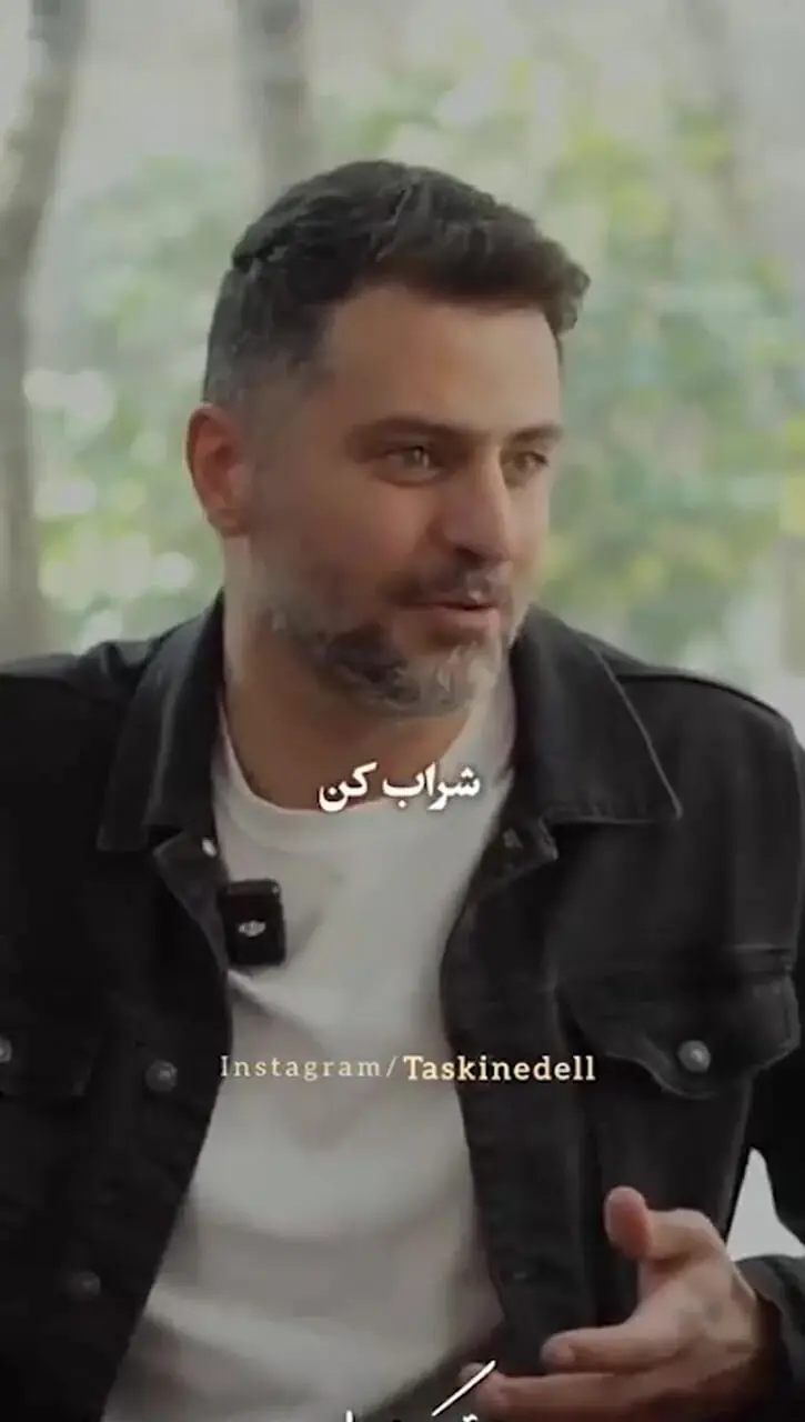 عاشقانه ای بی همتا از علی ضیا که اشکت رو در میاره، تشویق پشت صحنه برازنده این شعرخوانی بود/ می، می بیاور هی بیاور کِی سرم داغی!
ساقی عطش دارم رها کن مشتری‌ها را+ ویدئو