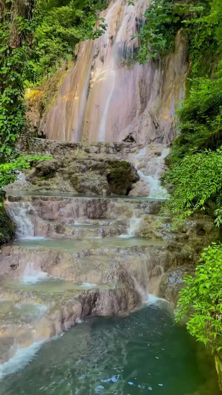 فیلم آبشار خیرهکننده اسکلیم و طبیعت اطراف