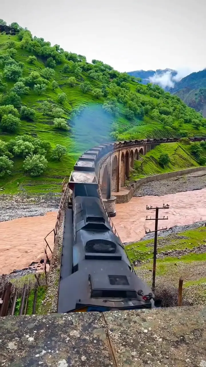 فیلم پل تاریخی صالح حمید در مسیر راه‌آهن لرستان