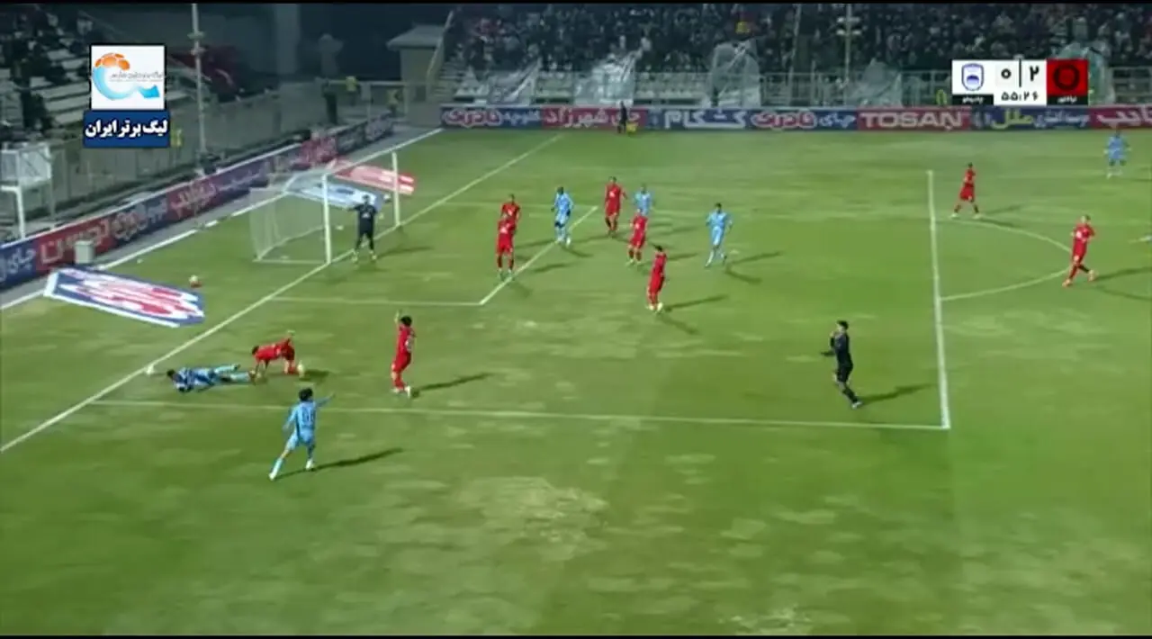 گل اول چادرملو توسط هادی حبیبی‌نژاد در دقیقه 58 /تراکتور 2 - چادرملو 1
