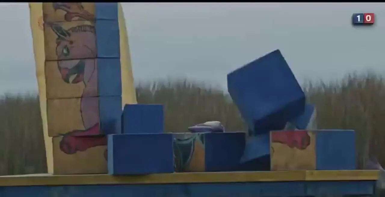 اشتباه نابخشودنی در برنامه پلتفرمی بازمانده/چرا سیامک انصاری سکوت کرد !؟