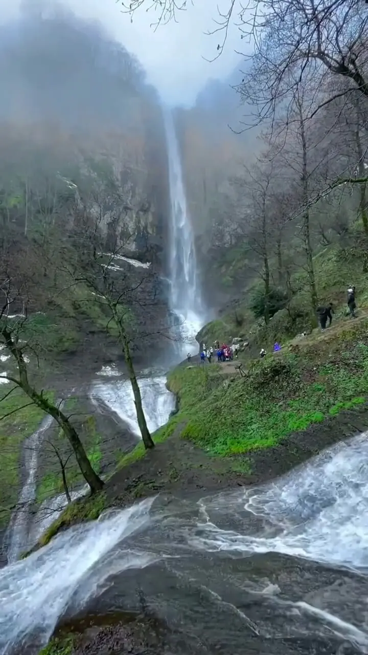 فیلم آبشار لاتون یکی از بلندترین آبشارهای ایران در دل گیلان