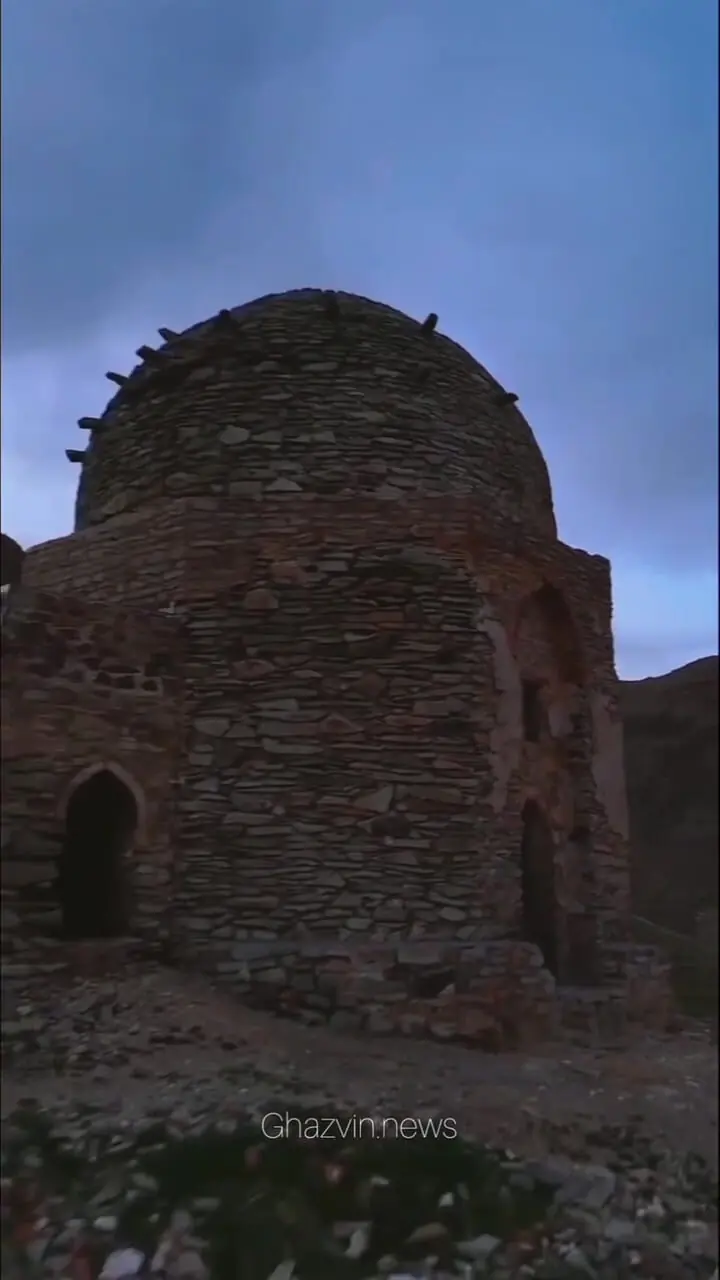 فیلم معماری سلجوقی در قلعه و مقبره سلطان ویس