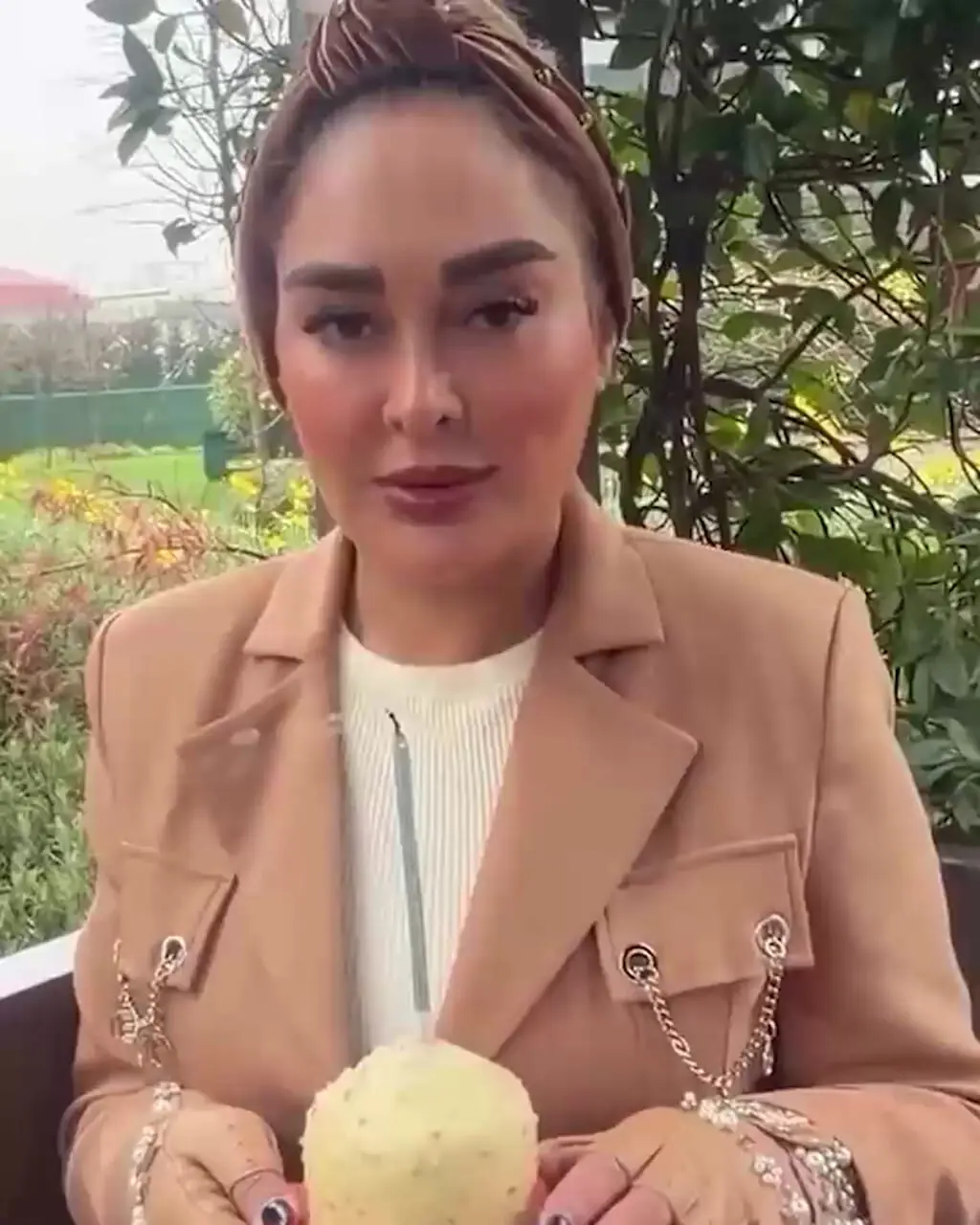 فیلم/ تغییر چهره دوباره الهام حمیدی در جشن تولد 48 سالگی‌اش؛ از تغییر فرم ابرو تا لاغری شدید صورت...!