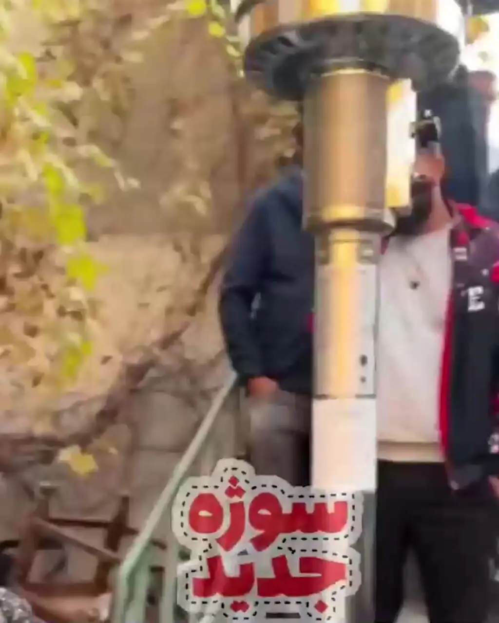 فیلم/ نگاهی به جشن تولد 45 سالگی هومن سیدی در پشت صحنه فصل دوم سریال وحشی/ دعای خیر عزیز جون «مادر جواد عزتی» پشت و پناه کارگردان کشورمان