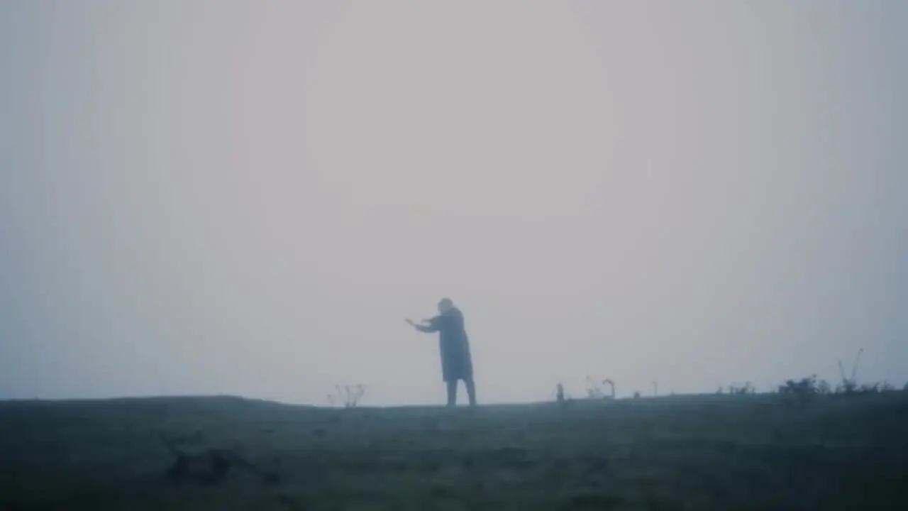 آواز احساسی؛ آهنگ عاشقانه ایهام که تو پاییز میچسبه/ به تو میبازم تا دل به من سپاری