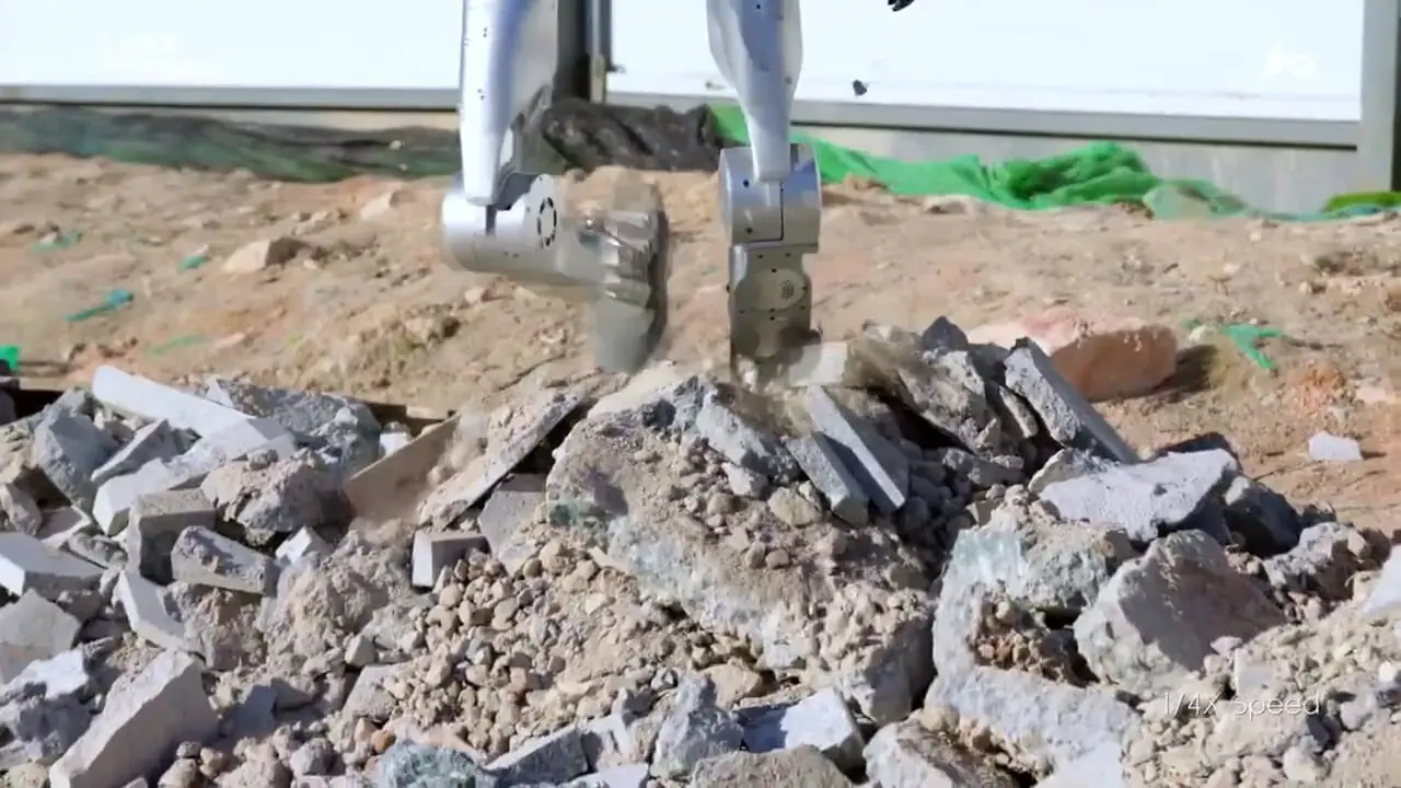  ربات OLi کمپانی LimX چین؛ راه‌ رفتن روی ناهموارترین زمین‌ها! + فیلم