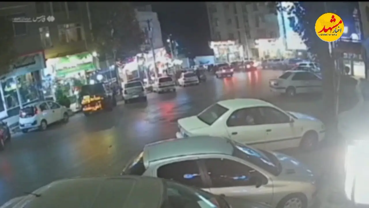تصادف شبانه در طرقبه مشهد / خودروی افسارگسیختهخیابان را بهم ریخت + ویدیو