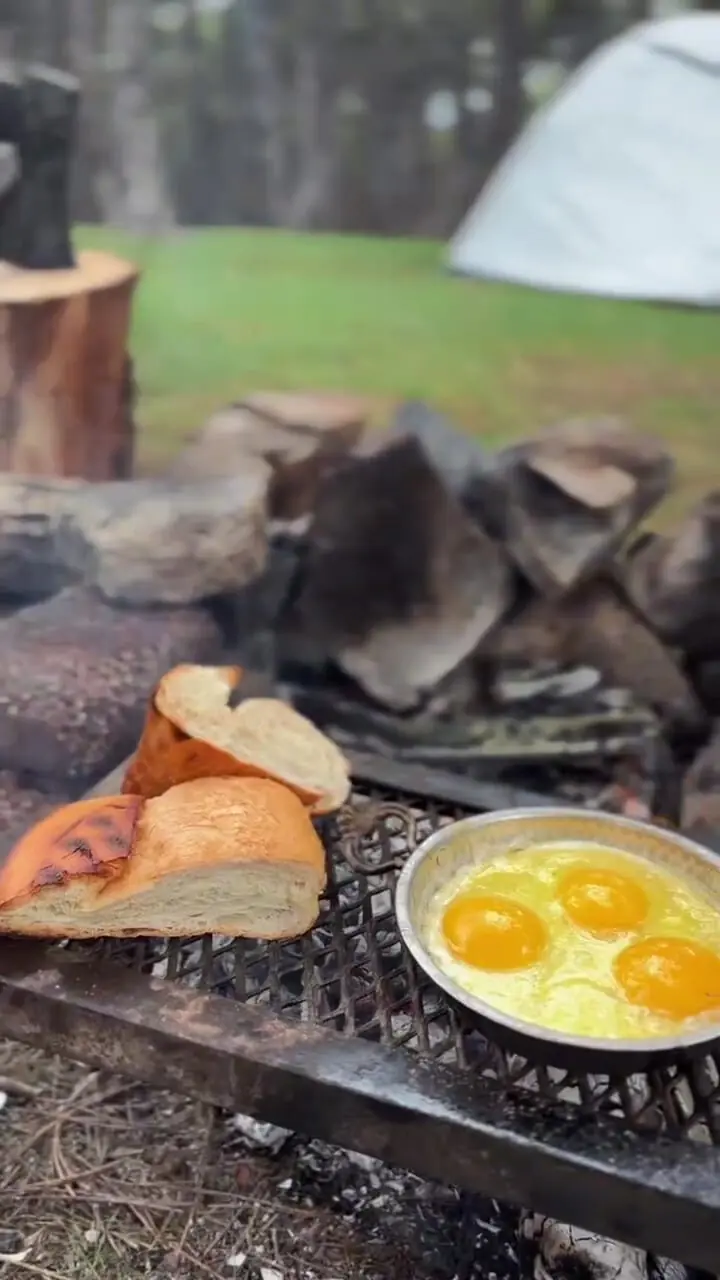 فیلم حس زیبای نان گرم و چای آتشی در جنگل