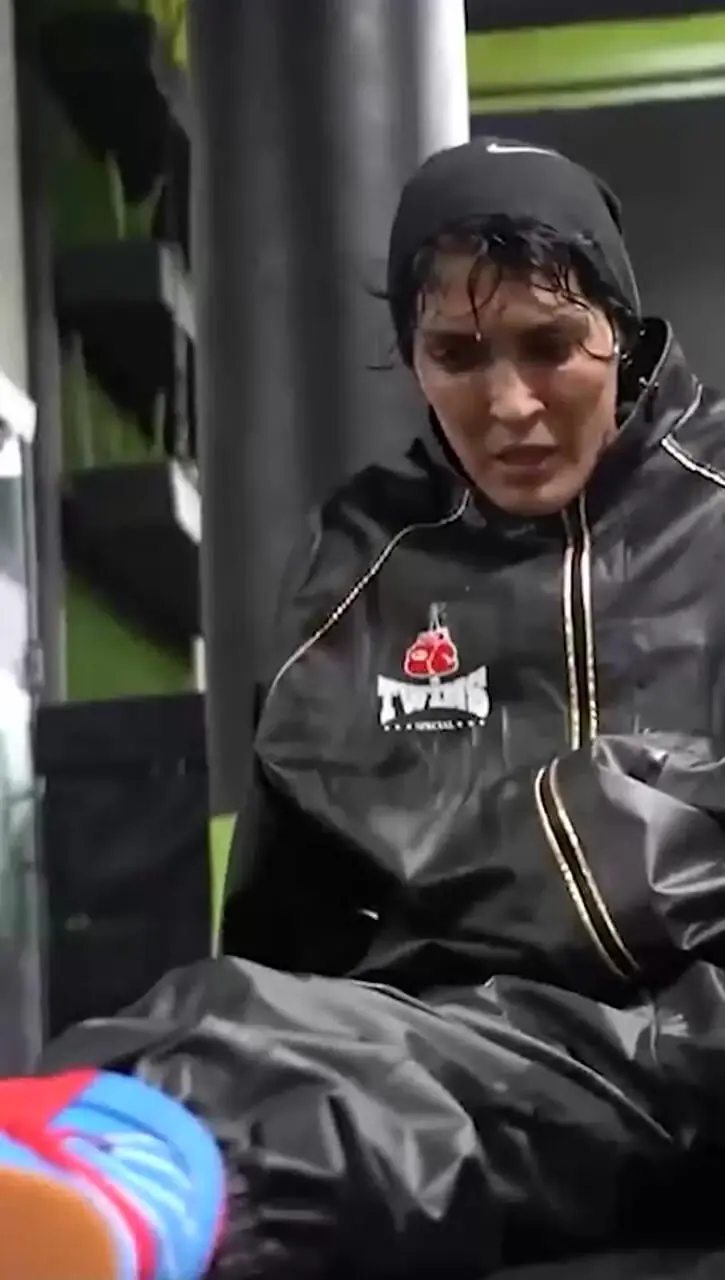 فیلم / شهربانو منصوریان کارگری می‌کرد تا خرج درس  خواهرها و برادرشو بده/ ما با پول کارگری مادر و خواهر به اینجا رسیدیم ...ما نه رانتی داشتیم نه....