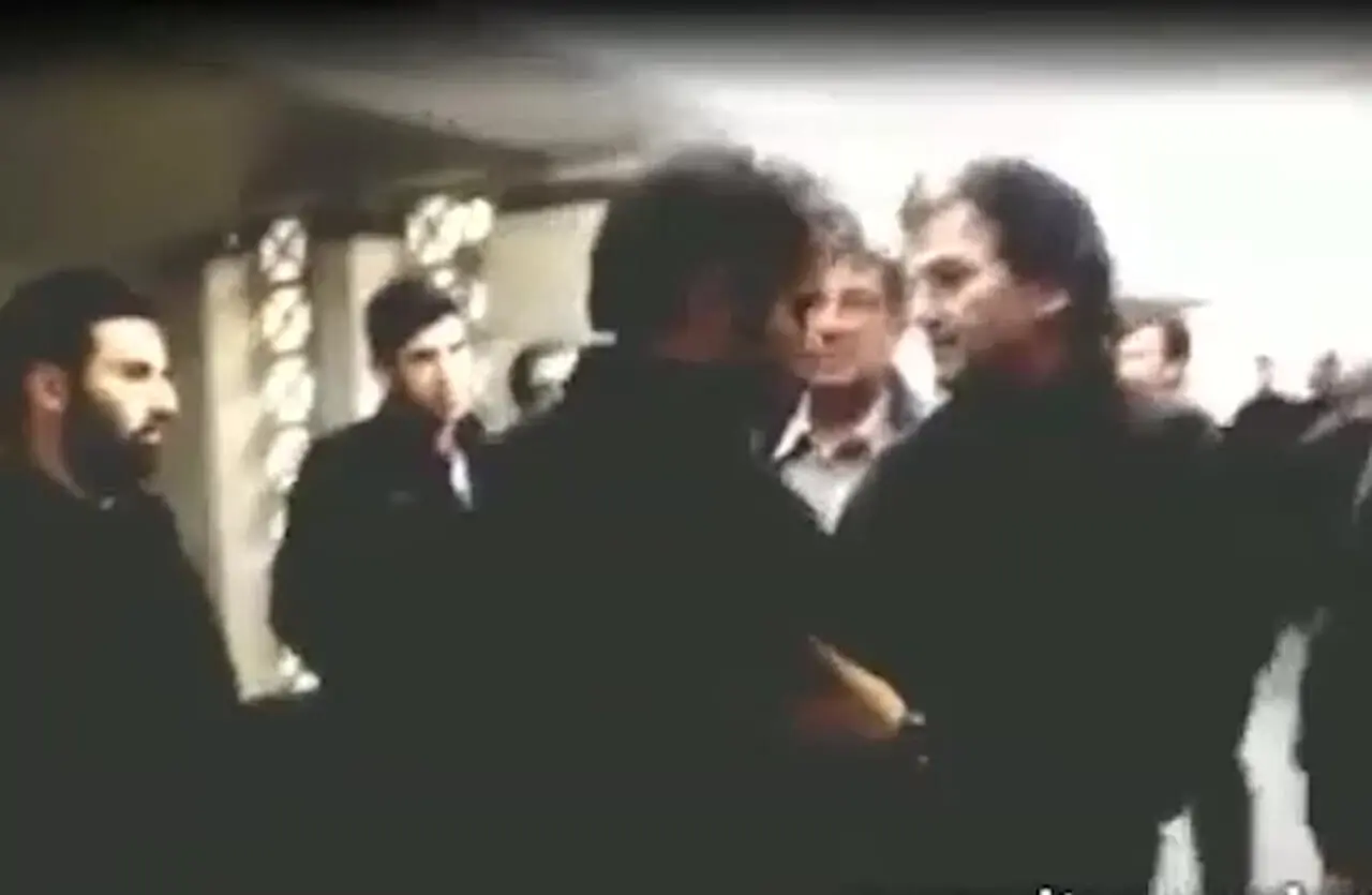 فیلم مراسم ختم پدر شهاب حسینی /  از حضور زن اولش پرچهر قنبری تا لاله اسکندری و الهام حمیدی از امیر جعفری و حسام نواب‌صفوی  تا ...  /  چیدن میزعزایی مملو از حلوا و قرابیه شیرینی ...