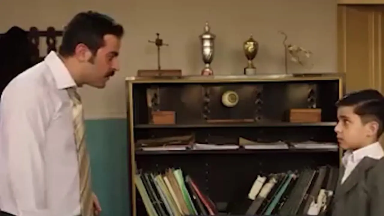 فیلم /  هومن سیدی : پسر بچه ای که نمره انضباطش بیسته، پسر نیست دختر خانوم نازه ! 