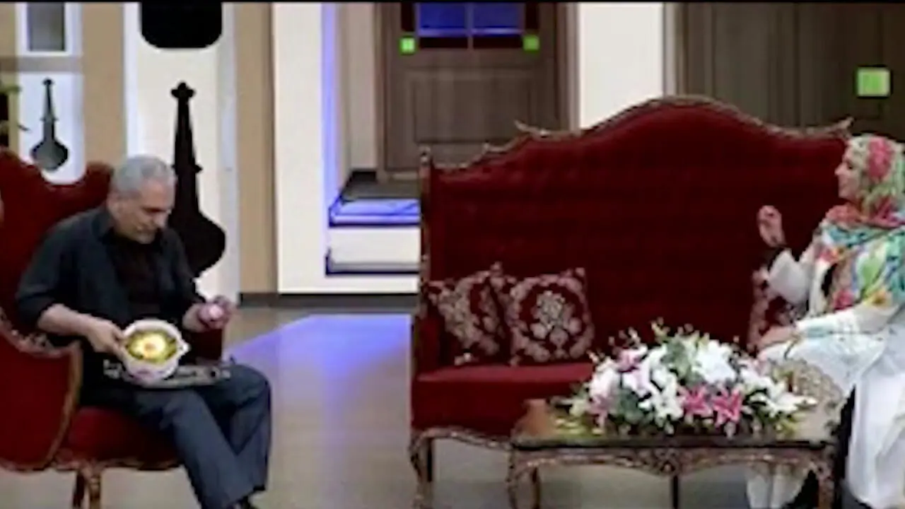 فیلم / سوپرایز جالب روشنک عجمیان برای مهران مدیری/ عاشق میمیک قیافش شدم وقتی دید براش دمپختک آوردن ...