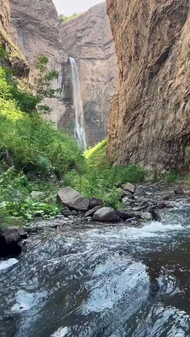 فیلم مناظر خیره کننده آبشار مران