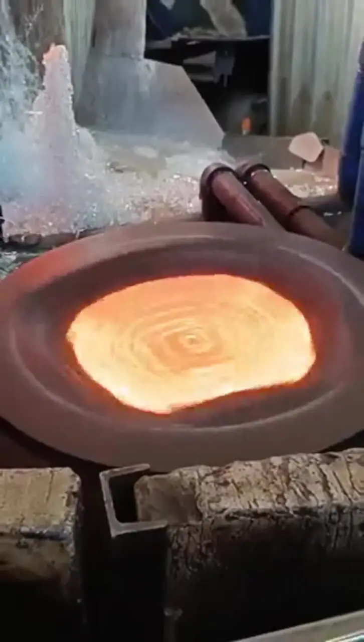 فیلم جذاب ساختن ظرف بلورین