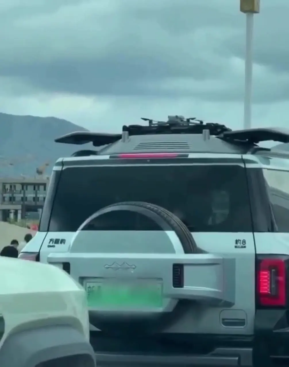 فیلم چک کردن ترافیک با پهپاد شخصی