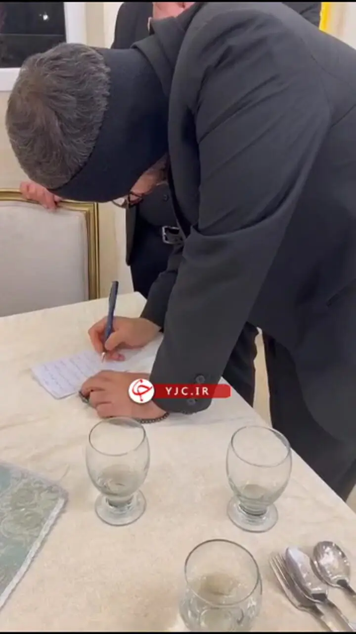 فیلم لحظه امضای رضایتنامه اهدای اعضای دومین فرزندِ سقاب اصفهانی، معاون رئیس‌جمهور