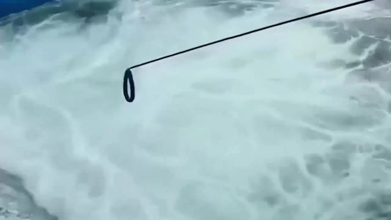 فیلم نمایش قدرت مرگبار آبشار