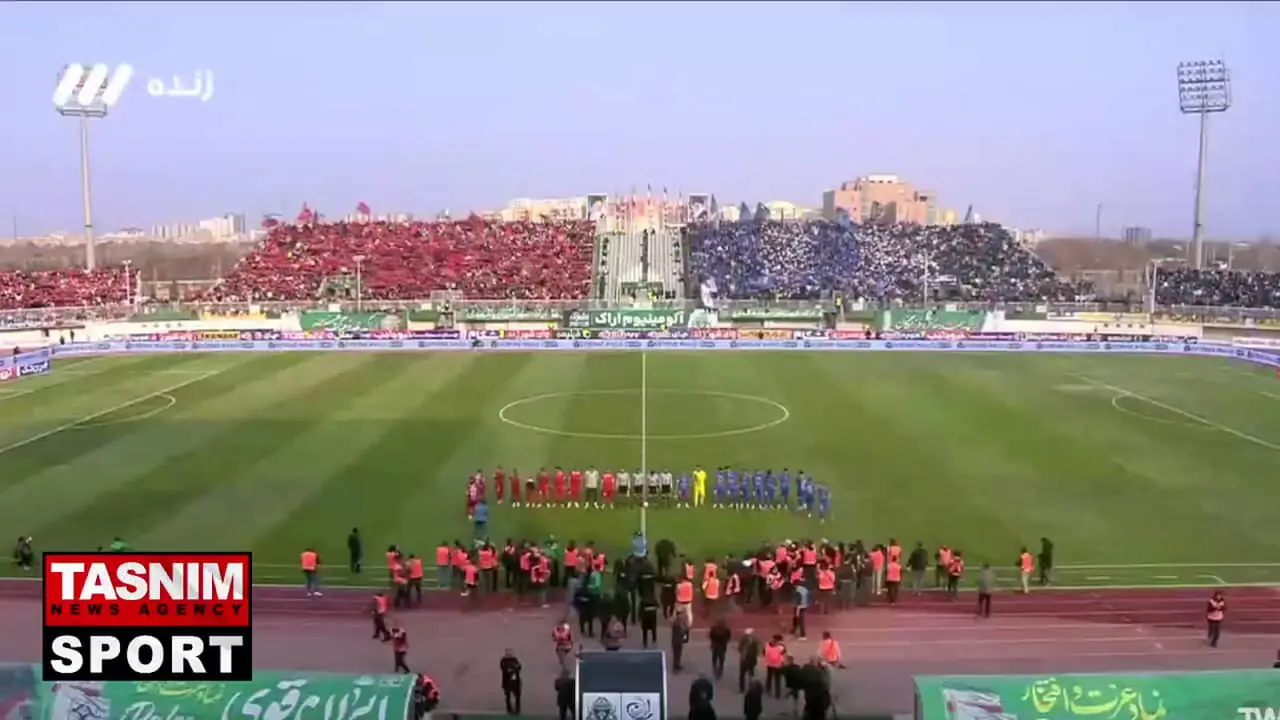 فیلم حال و هوای سکوهای ورزشگاه اراک پیش از دربی ۱۰۶