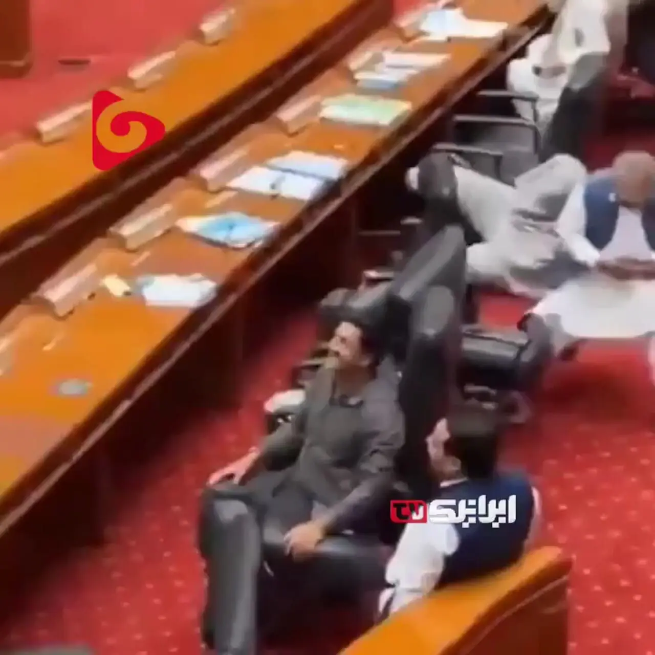 فیلم ورود غیرمنتظره یک الاغ به پارلمان پاکستان