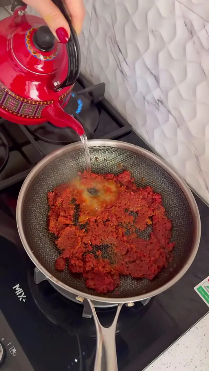 فیلم طرز تهیه زرشک پلو با کوفته مرغ آبدار