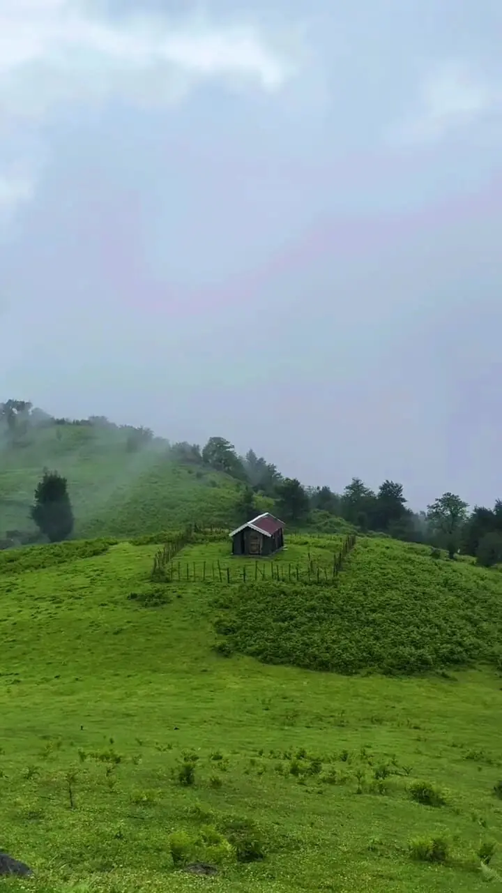 فیلم بارش باران در روستای ییلاقی اولسبلنگاه ماسال