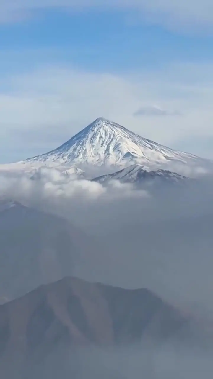 فیلم بازگشت برف به دماوند پس از پاییز کم بارش