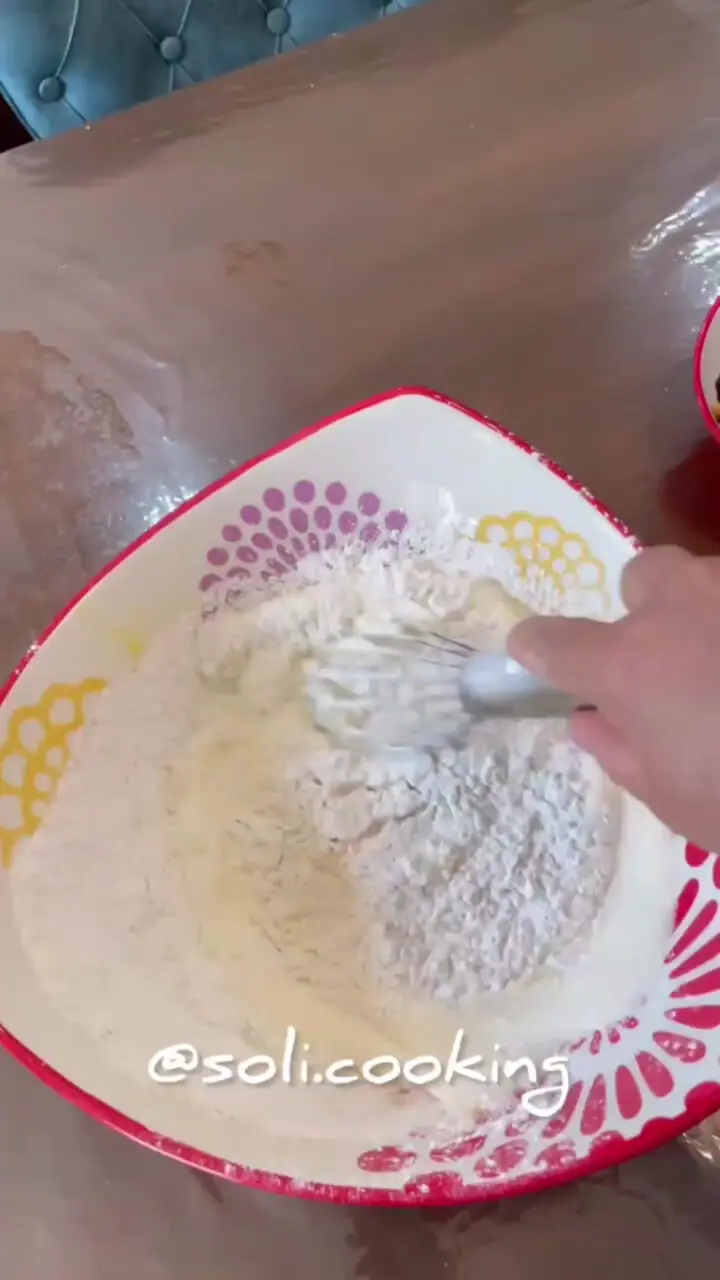 فیلم طرز تهیه کیک کشمش و گردو خانگی