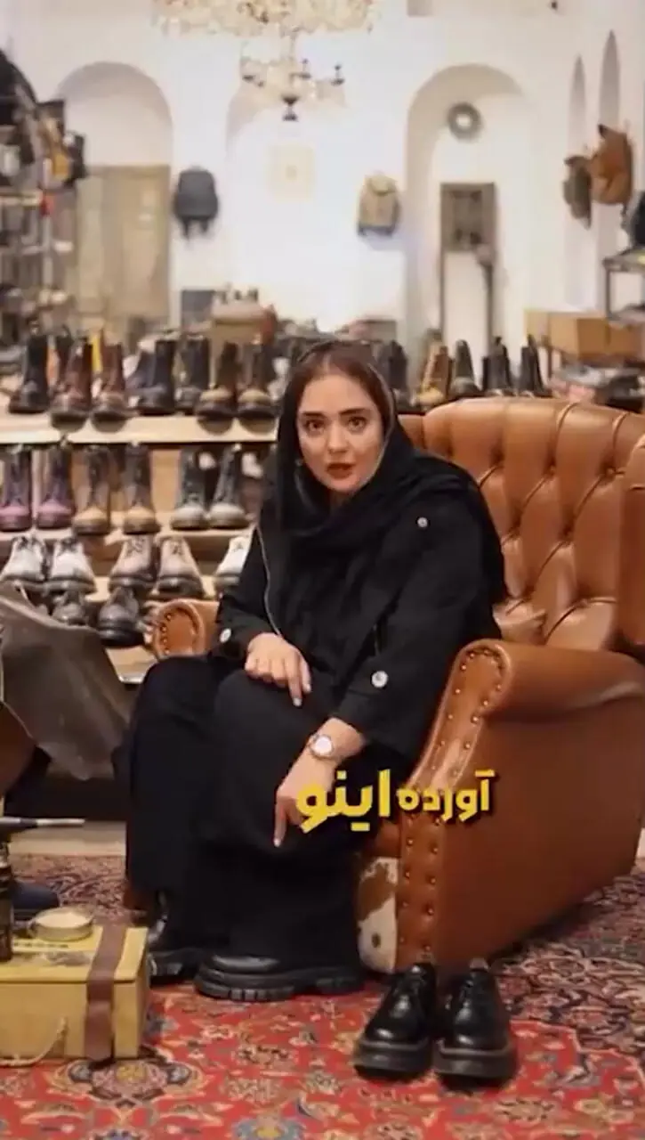 فیلم / نرگس محمدی حتی کفش خریدنش هم با غش و خنده‌ست؛ حضور همسر علی اوجی در کفش فروشی شوهرخواهرش و تبلیغ زیرپوستی مغازه‌اش !