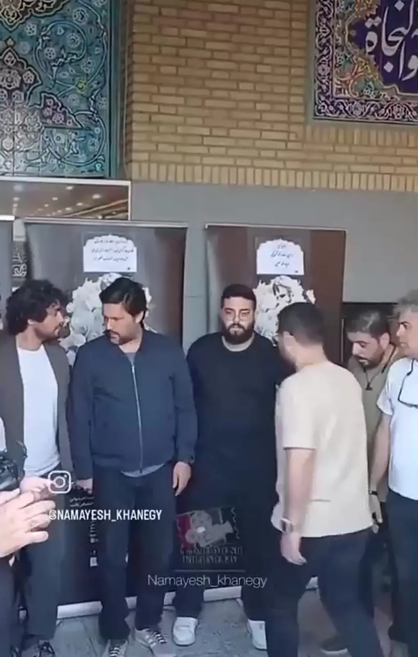 فیلم/ عرض تسلیت و دلگرمی دادن بازیگران و هنرمندان به لیلا حاتمی در مراسم ختم مادرش؛ پارسا پیروزفر، هانیه توسلی، نوید پورفرج، رحیم بامداد خمار، علی شادمان و...