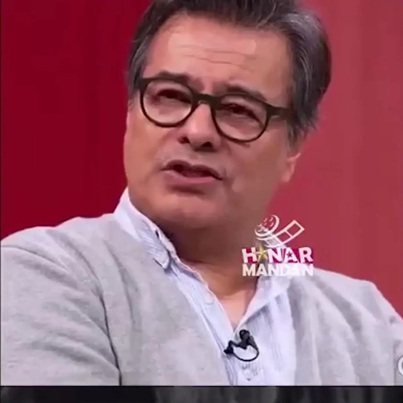 فیلم / پیمان قاسم خانی : میترا زنم از مهدی ژوله بدش میاد .../  چون ازت خوشمون نمیاد عروسیت نیومدیم ... / ژوله هنگ کرد ... وای چرا آخه ....