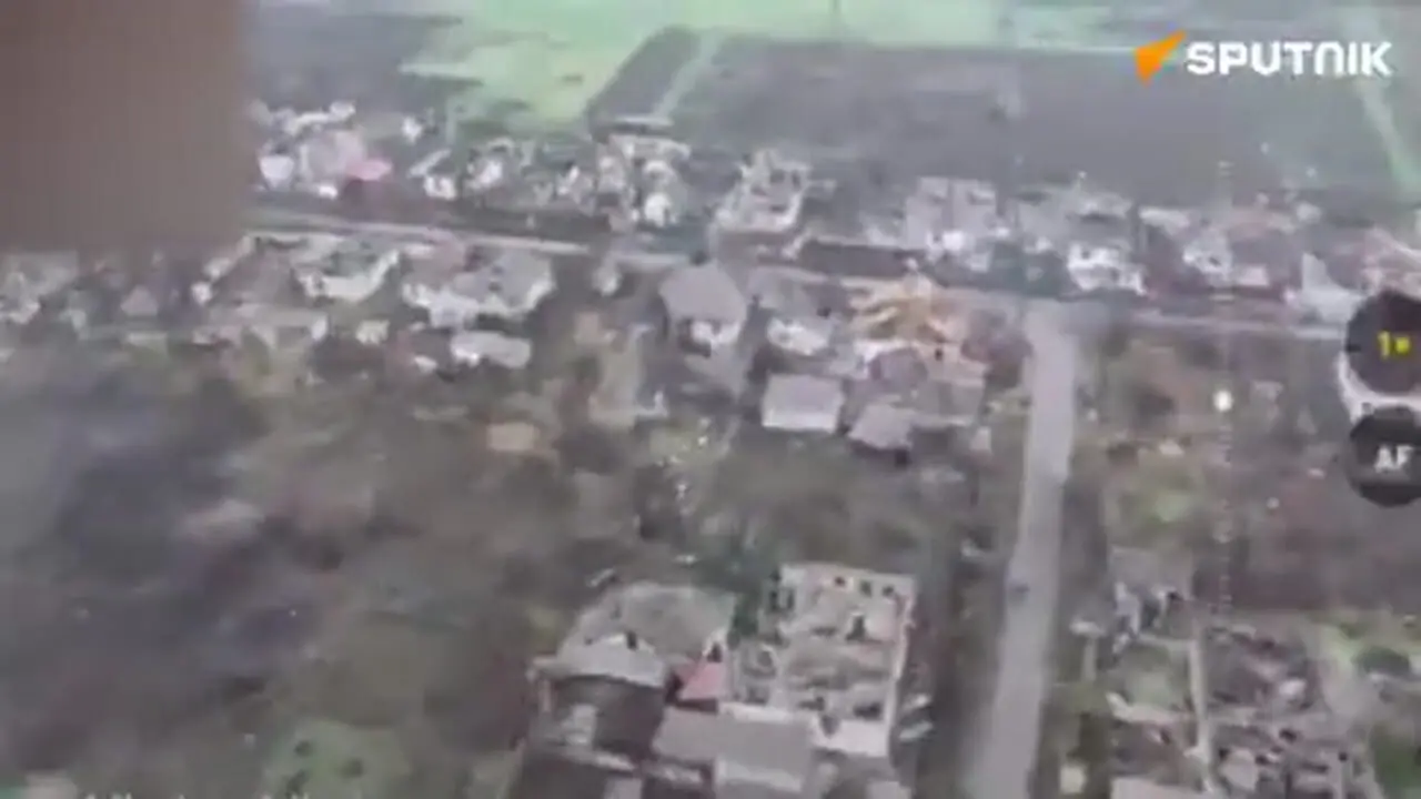 فیلم اهتزاز پرچم روسیه در روستای روونو اوکراین