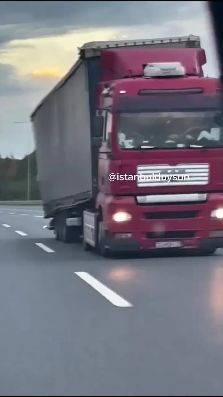 فیلم وحشت آفرینی راننده کامیون مست در بزرگراه