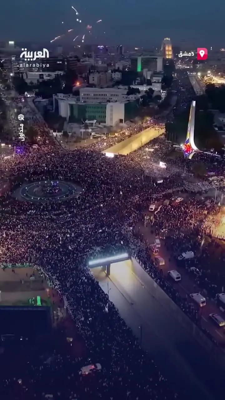 فیلم بزرگ‌ترین تجمع مردم دمشق در سالگرد سقوط نظام اسد