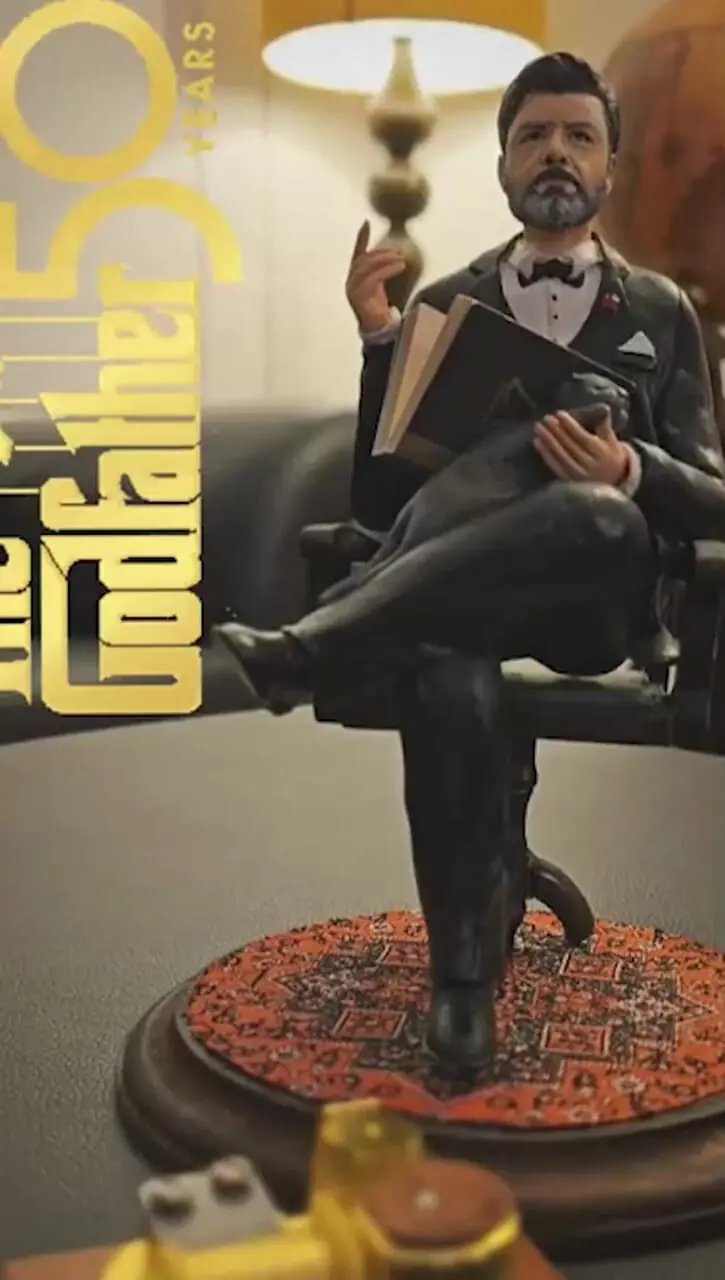 فیلم / نگاهی به چیدمان شاهانه و مجلل خانه مجری شبیه کاخ «مجید واشقانی»/ از استخر و مبلمان مدرن تا دکوری‌های هنری و ...