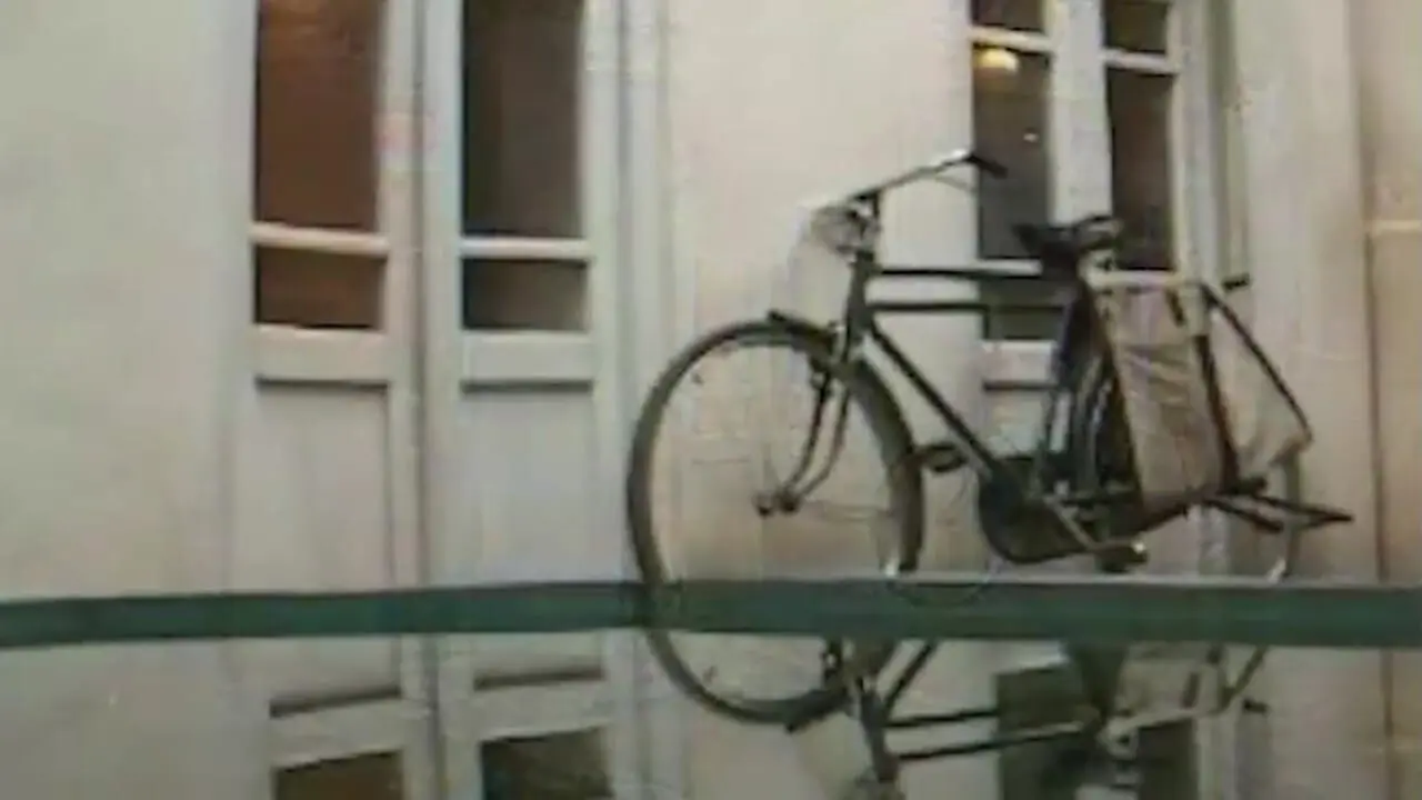 فیلم /  توصیف عاشقانه رهبر انقلاب از مادرشان همراه با پخش صدای دلنشین مادر رهبری: مادرم یک خانم باسواد و حافظ‌شناس بود، بعضی از شعرهایی که الان یادمه بخاطر...