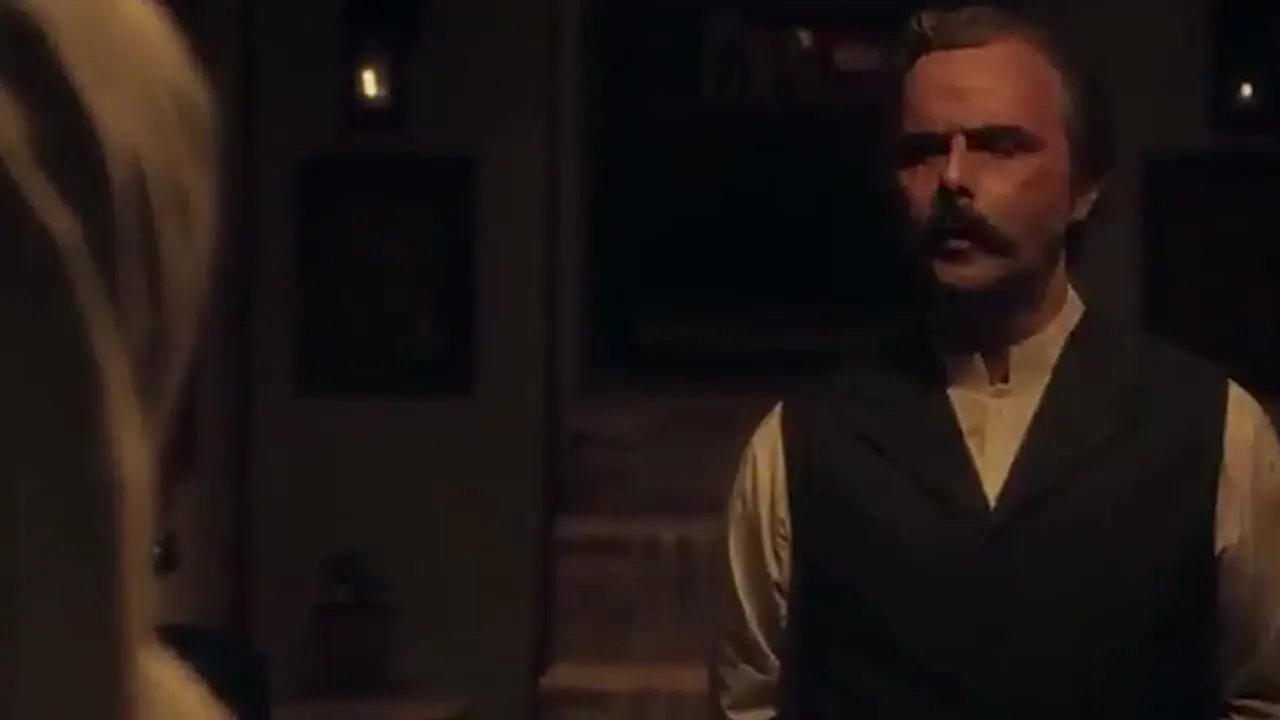 فیلم/ شعرخوانی ترلان پروانه در وصف حال عاشقانه محبوبه سریال بامداد خمار از غزلیات حافظ/ زُلف بر باد مده تا نَدَهی بر بادَم...!