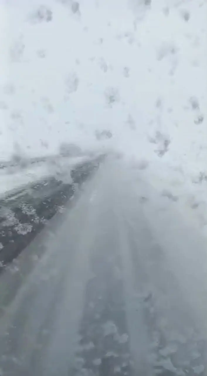 فیلم برف شدید جاده هشترود تبریز را سفیدپوش کرد