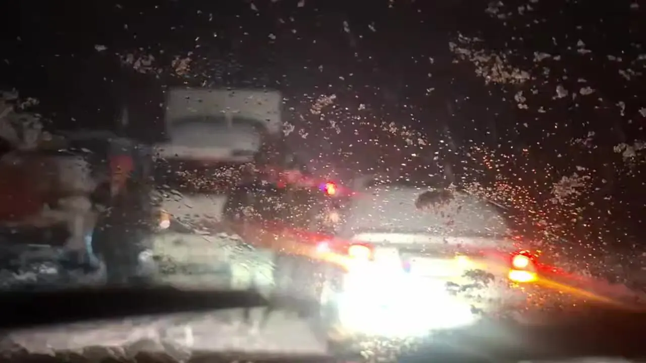 فیلم کولاک شدید و انسداد جاده زرینه سنندج به سقز