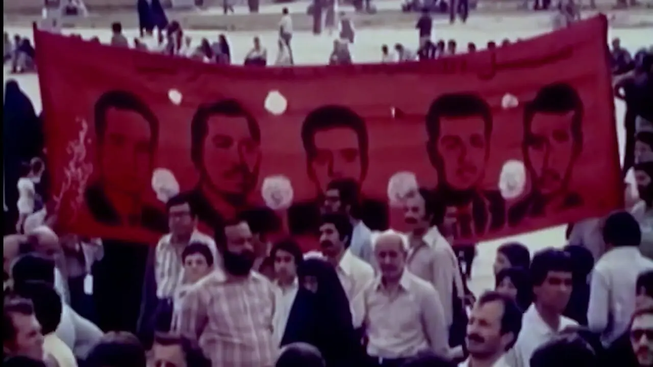 مستند اینجا و جایی دیگر؛ پرده‌برداری از فرقه‌ای که خانواده را حذف می‌کند + فیلم